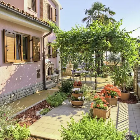House Adriano 1528