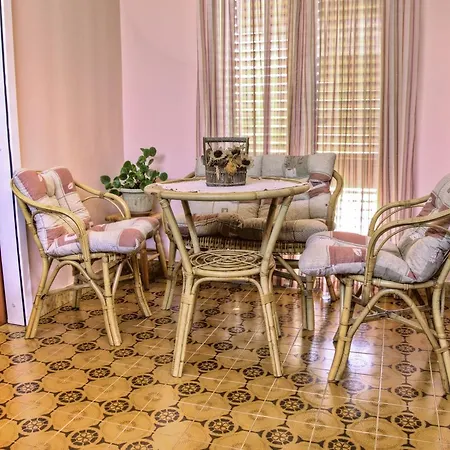 House Adriano 1528 *