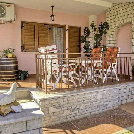 House Adriano 1528 *